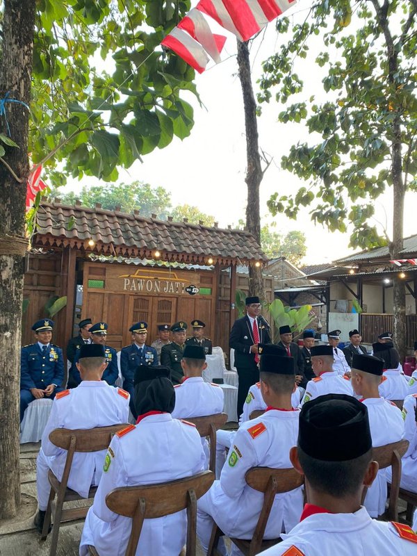十三机兵防卫圈 封面